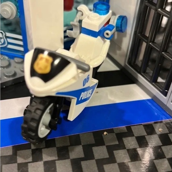 Lego police station - Picture 9 of 16